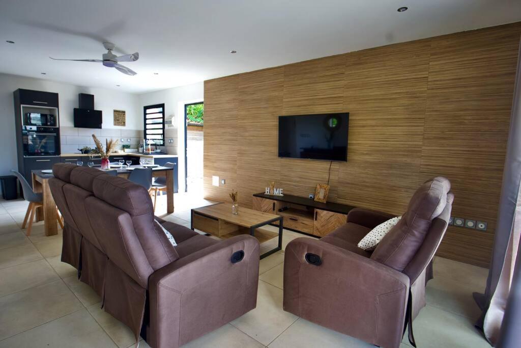 Villa Du Beau Vallon 2 Jacuzzi Privatif Et Piscine Chauffee Partagee Saint Benoit Bagian luar foto